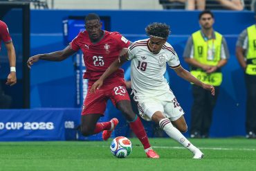 Nuno Mendes (25) battles Lamine Yamal (19). Portugal vs Spain, 2026 World Cup, Dallas Stadium, June 27, 2026. (Matt Visinsky, 3rd Degree)
