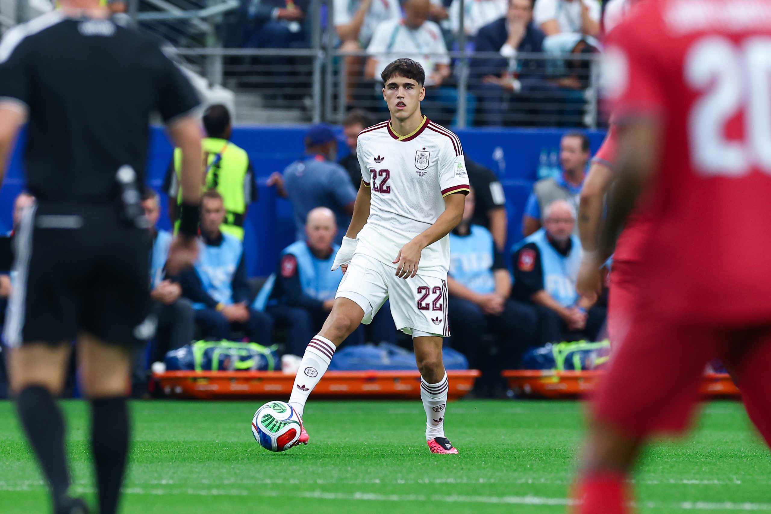 Pau Cubarsí (22) looks for a way through. Portugal vs Spain, 2026 World Cup, Dallas Stadium, June 27, 2026. (Matt Visinsky, 3rd Degree)