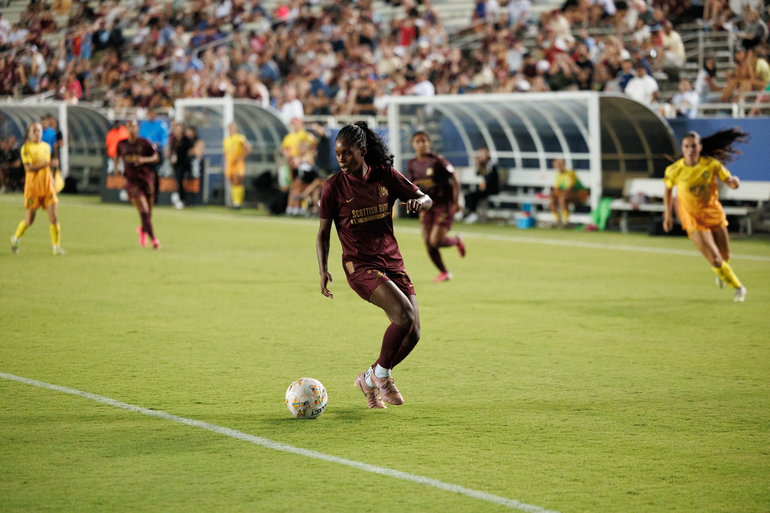 Jasmine Hamid plays the ball Tampa Bay Sun at Dallas Trinity, Cotton Bowl Stadium, August 15, 2026 (Photo: Court Letcher, 3rd Degree)