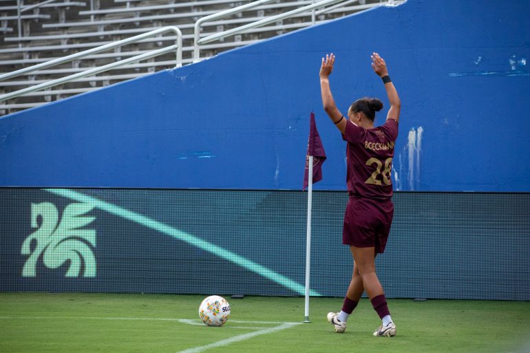 Carissa Boeckmann (28) sets up for a corner. Dallas Trinity vs Carolina Ascent, August 22, 2026. (Beth Spicer, 3rd Degree)