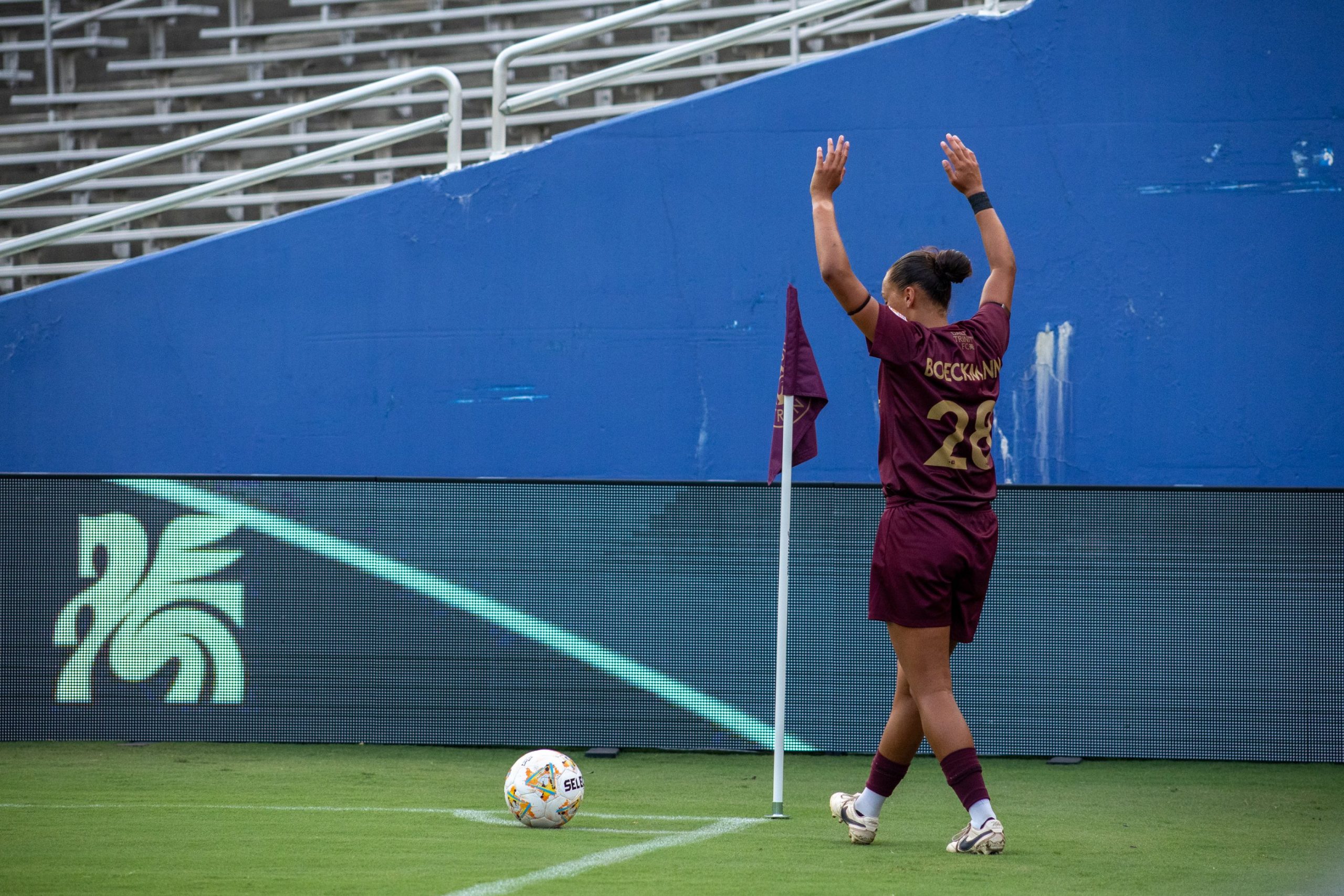Carissa Boeckmann (28) sets up for a corner. Dallas Trinity vs Carolina Ascent, August 22, 2026. (Beth Spicer, 3rd Degree)