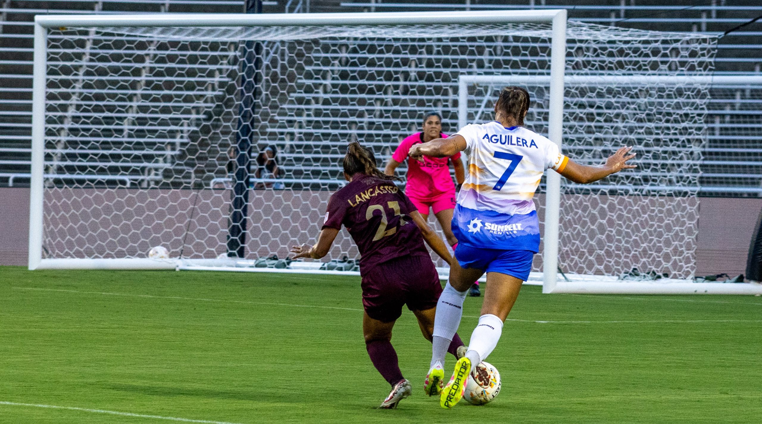 Camryn Lancaster (21) charges into the box, Dallas Trinity vs Carolina Ascent, August 22, 2026. (Beth Spicer, 3rd Degree)