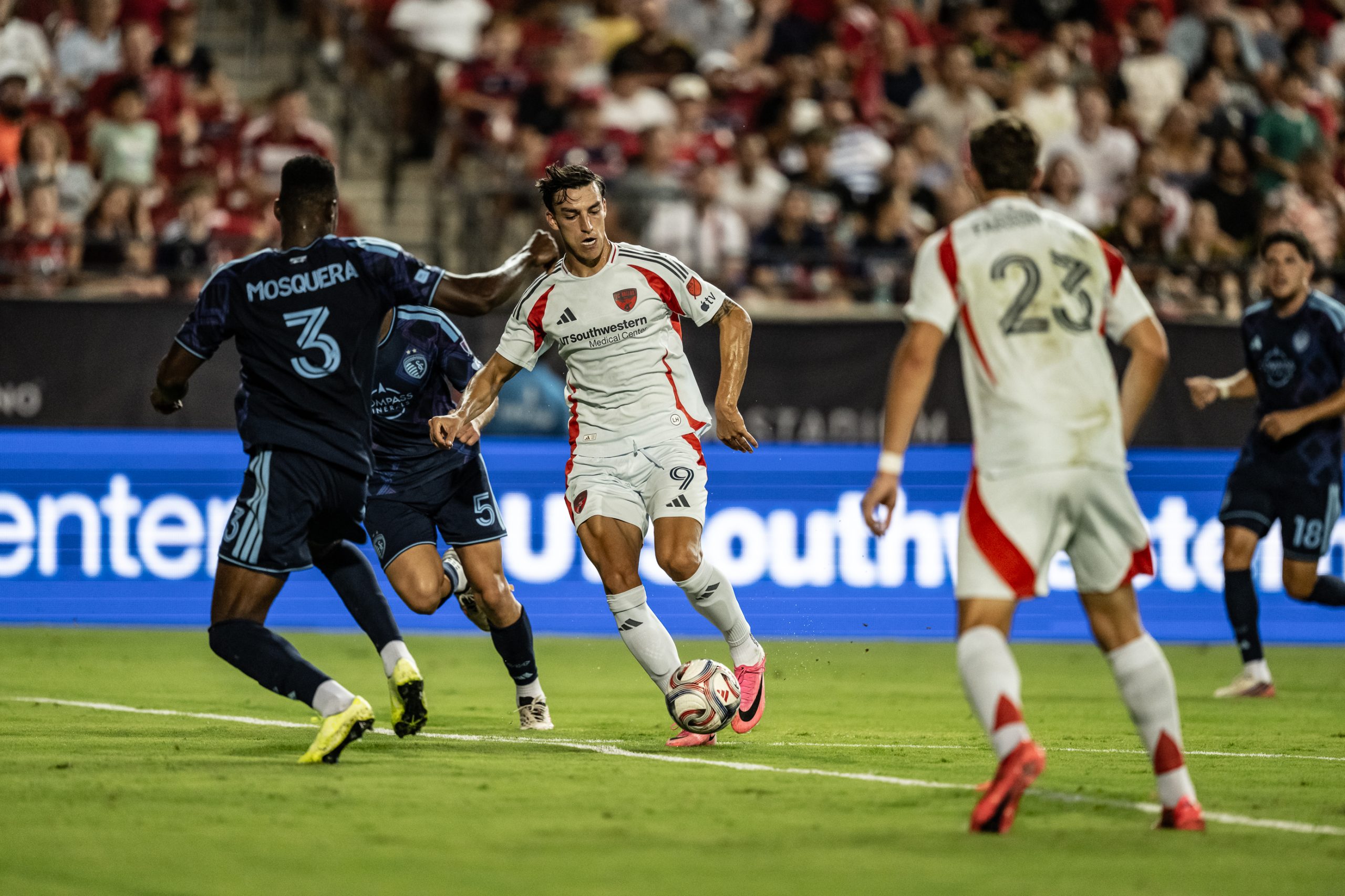 Petar Musa (9) of FC Dallas plays a pass for an assist to Logan Farrington (23) against Sporting KC, September 5, 2026. (Mike Brooks, 3rd Degree)