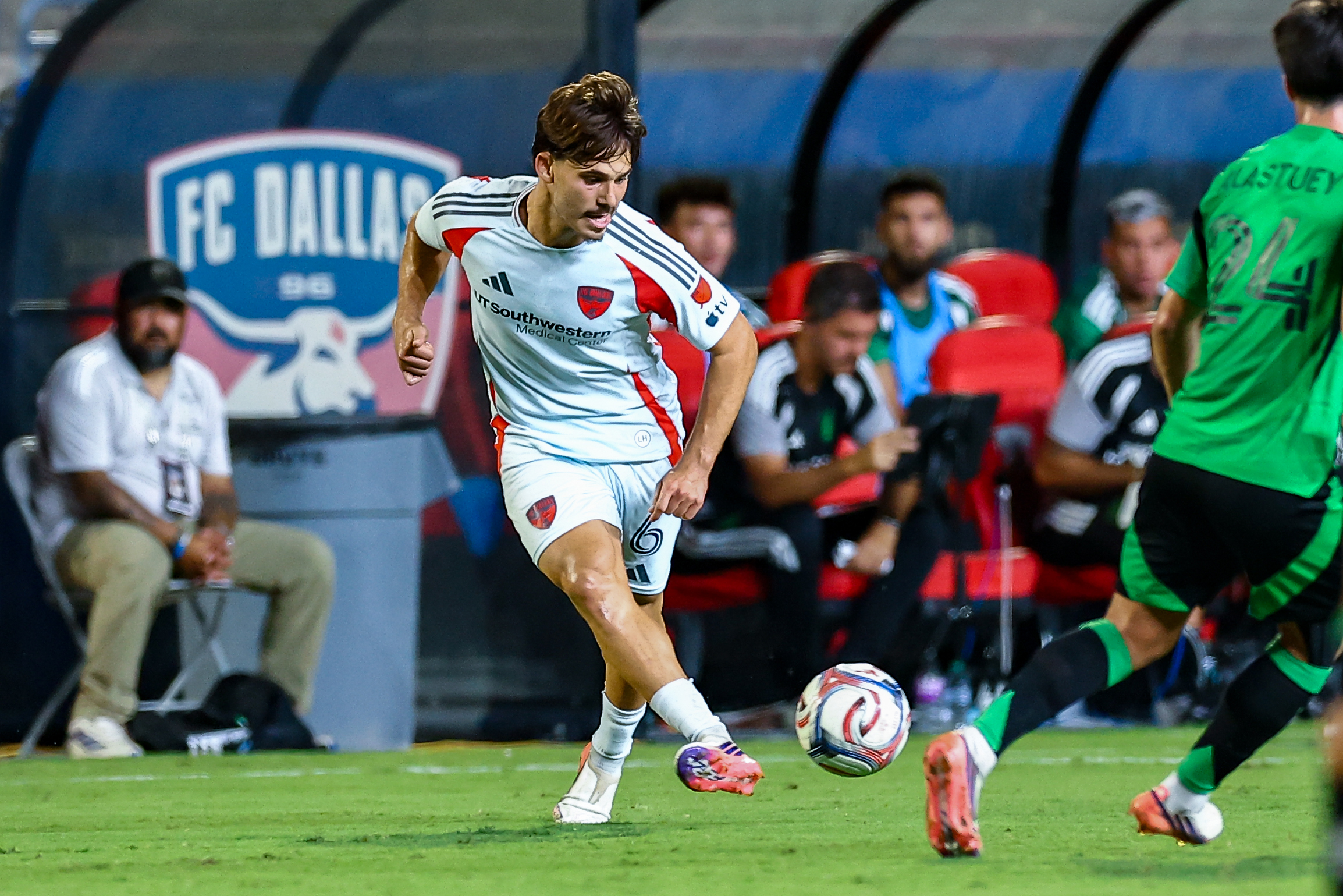 Ran Binyamin (6) attempts a cross. FC Dallas vs Austin FC, Sept 19, 2026. (Matt Visinsky, 3rd Degree)