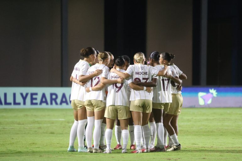 Dallas Trinity celebrate a third straight win (at Ft Lauderdale United, Sept 18, 2026 - Photo: Kylli Asaro, Dallas Trinity FC)