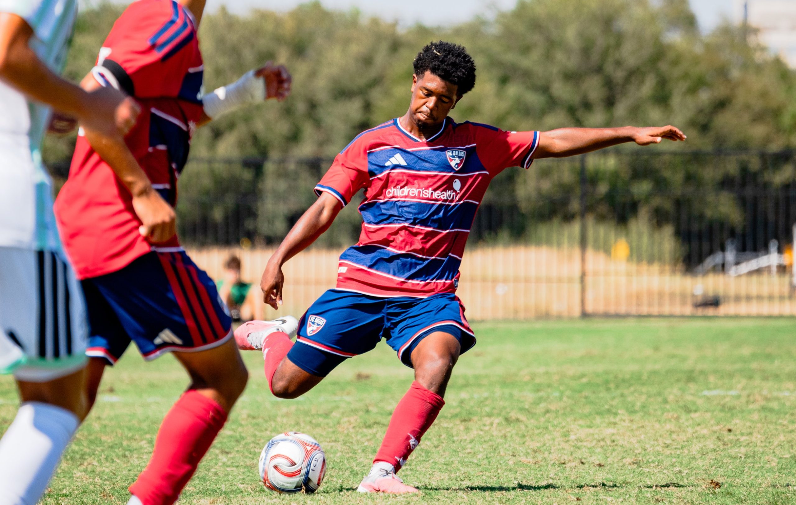 Ahmad Odom (5) of the FC Dallas U18s plays a long ball against Austin FC, September 18, 2025. (Ronit Chhabra, 3rd Degree)