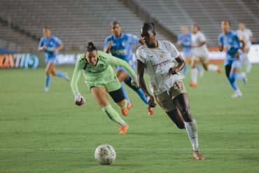 Jasmine Hamid (17) is in on goal! Dallas Trinity takes on DC Power, September 13, 2026. (Beth Spicer, 3rd Degree)