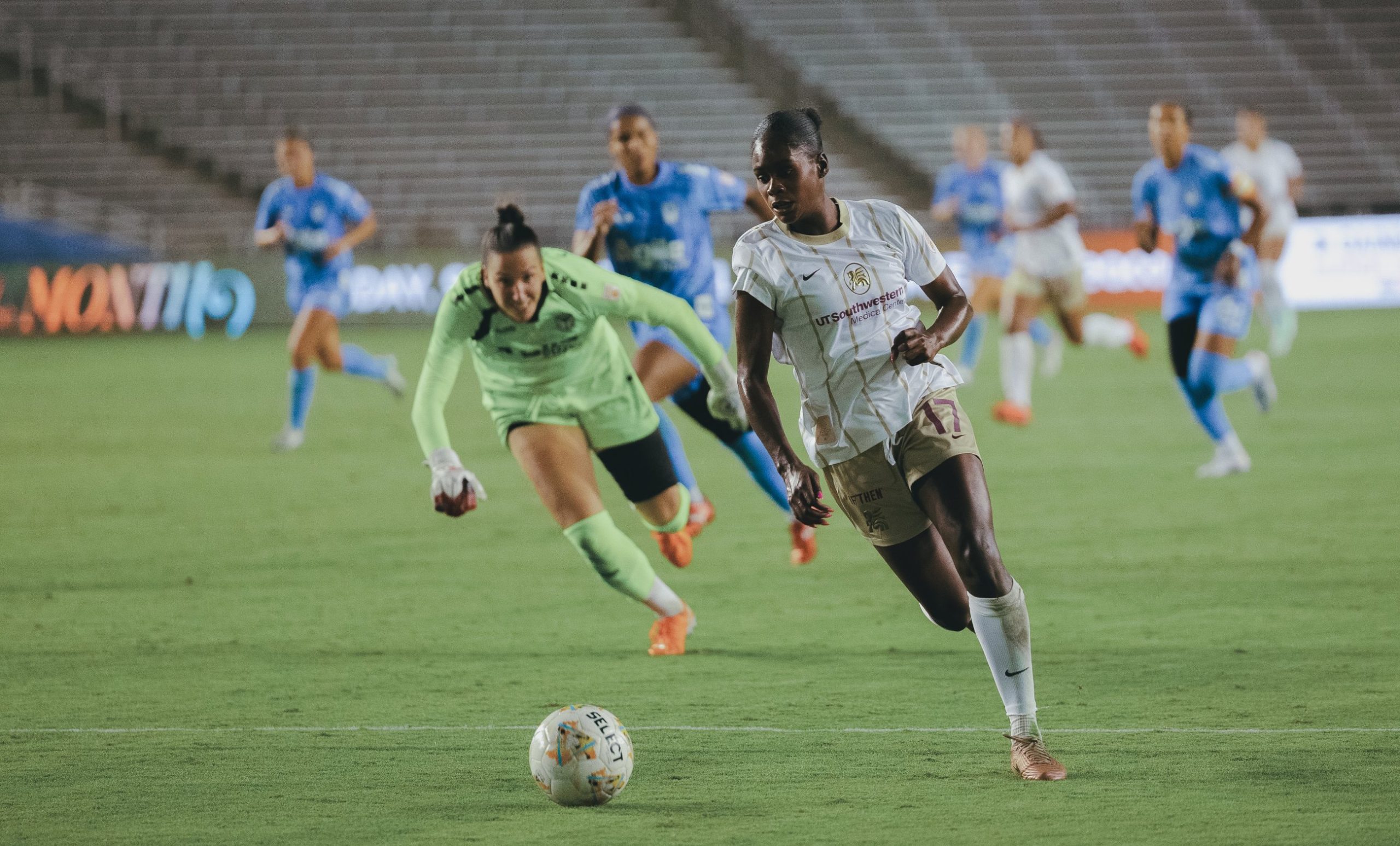 Jasmine Hamid (17) is in on goal! Dallas Trinity takes on DC Power, September 13, 2026. (Beth Spicer, 3rd Degree)