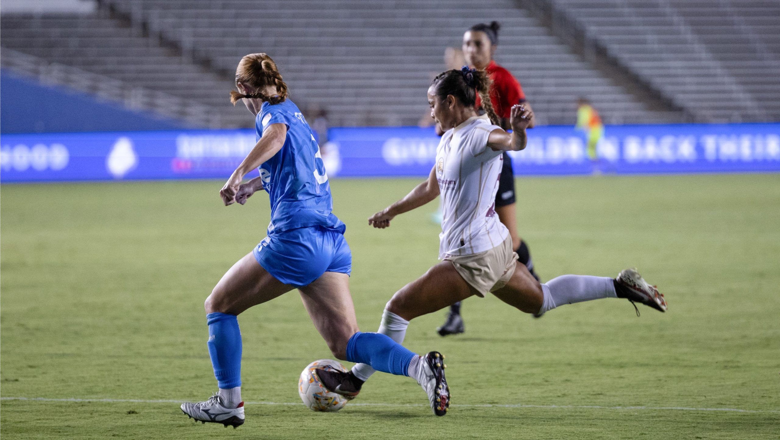 Camryn Lancaster (21) shoots for goal as Dallas Trinity takes on DC Power, September 13, 2026. (Beth Spicer, 3rd Degree)