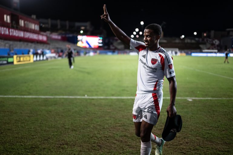 Kaick (55) thanks the fans while carrying the FCD Man of the Match Hat. FC Dallas vs Seattle Sounders, October 14, 2026. (Mike Brooks, 3rd Degree)