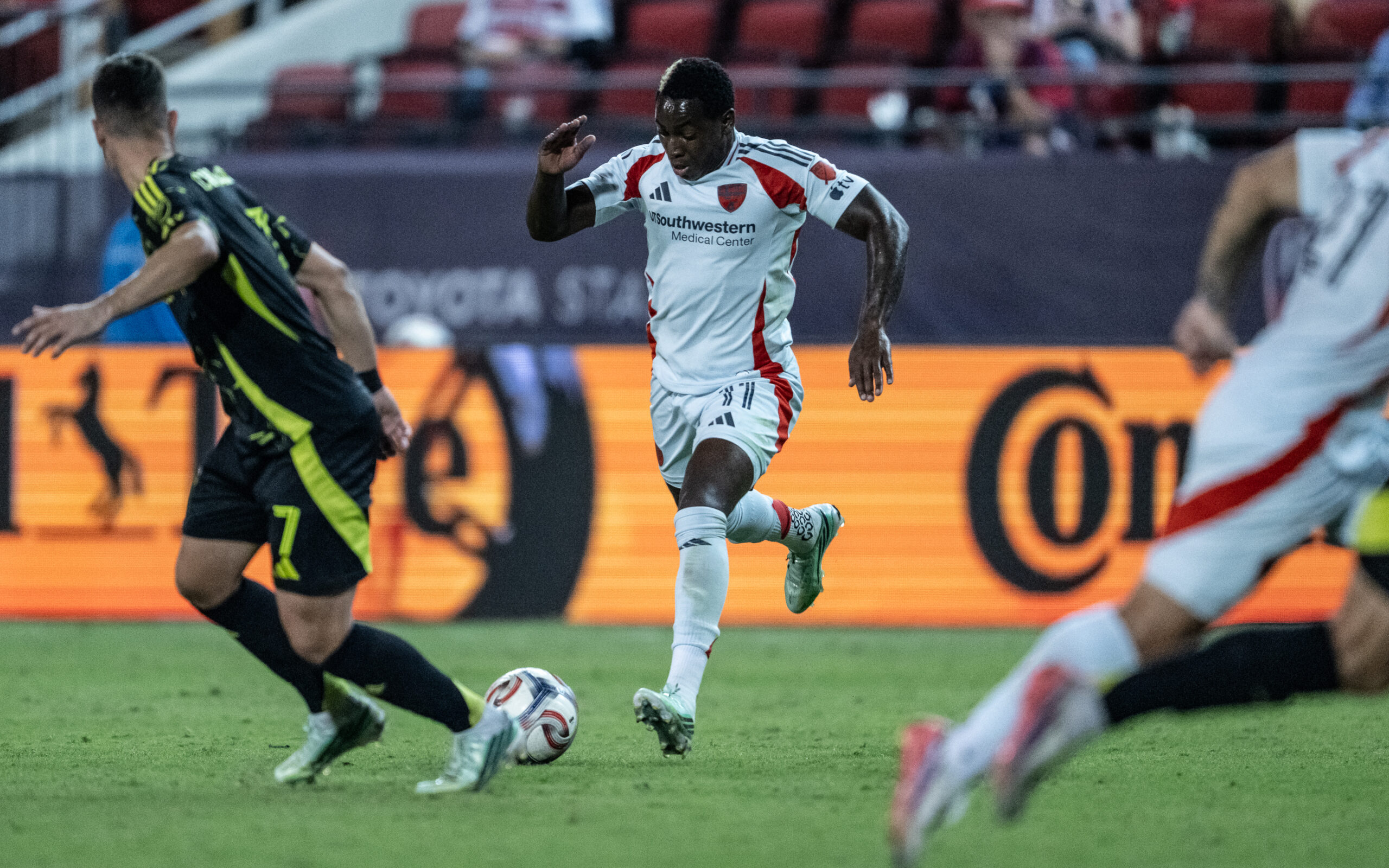 Anderson Julio (11) drives forward, FC Dallas vs Columbus Crew, October 28, 2026. (Mike Brooks, 3rd Degree)