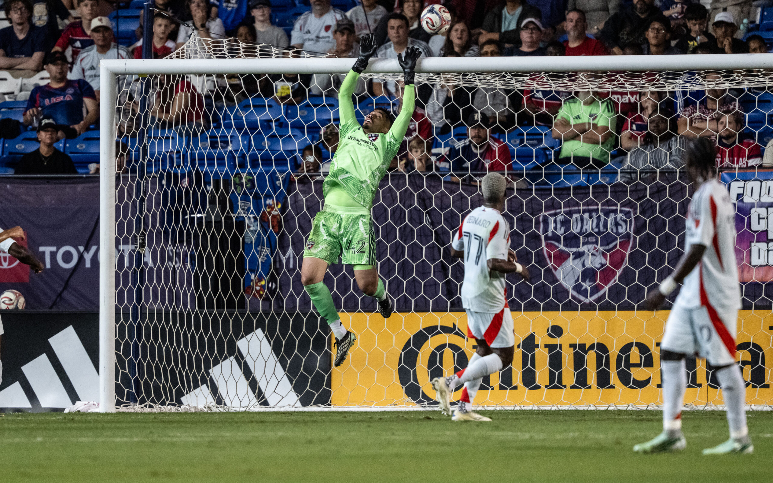 Daniel (42) makes sure the hopeful Crew shot is going over, FC Dallas vs Columbus Crew, October 28, 2026. (Mike Brooks, 3rd Degree)