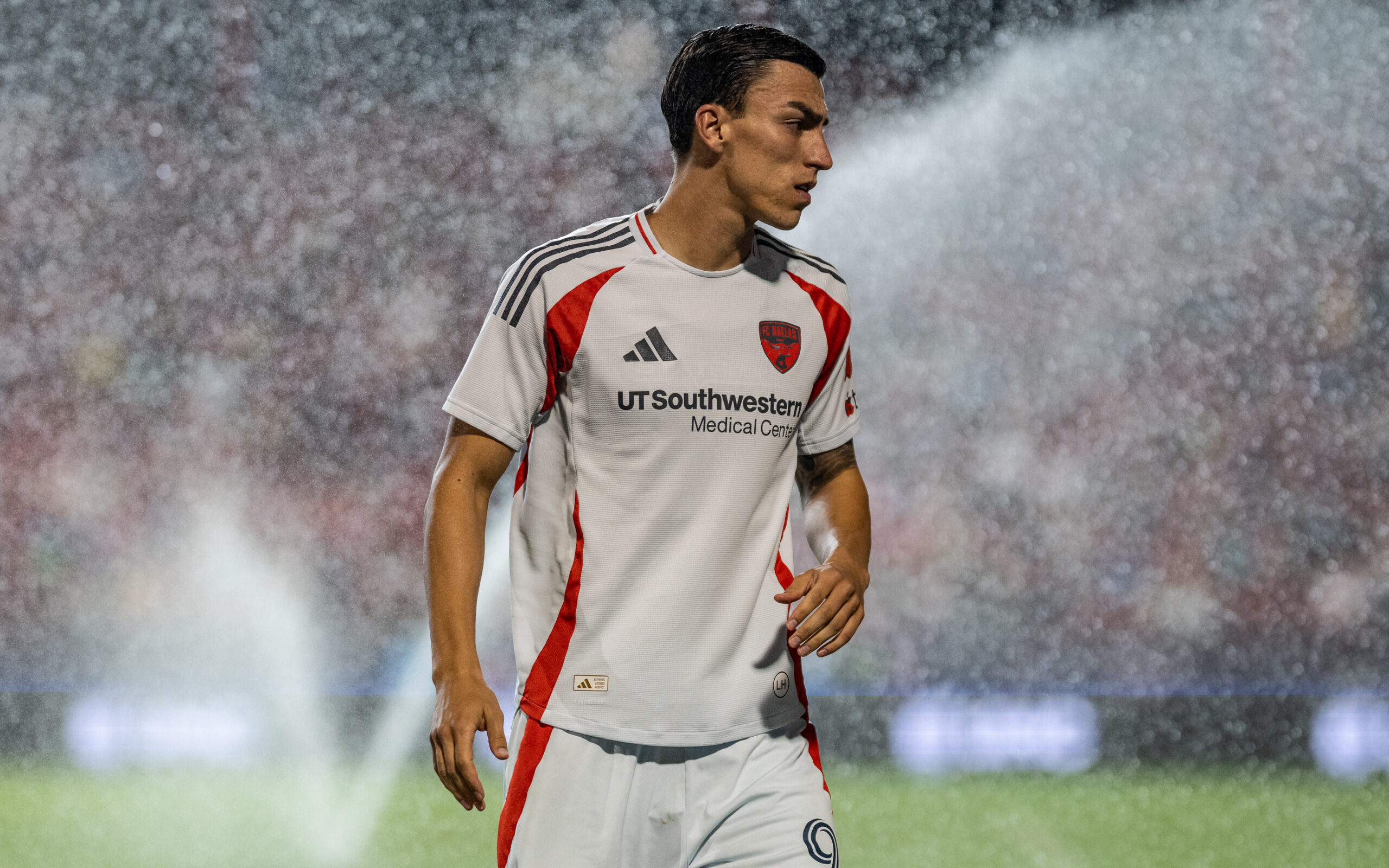 Petar Musa (9) dodges the sprinklers at halftime, FC Dallas vs Columbus Crew, October 28, 2026. (Mike Brooks, 3rd Degree)