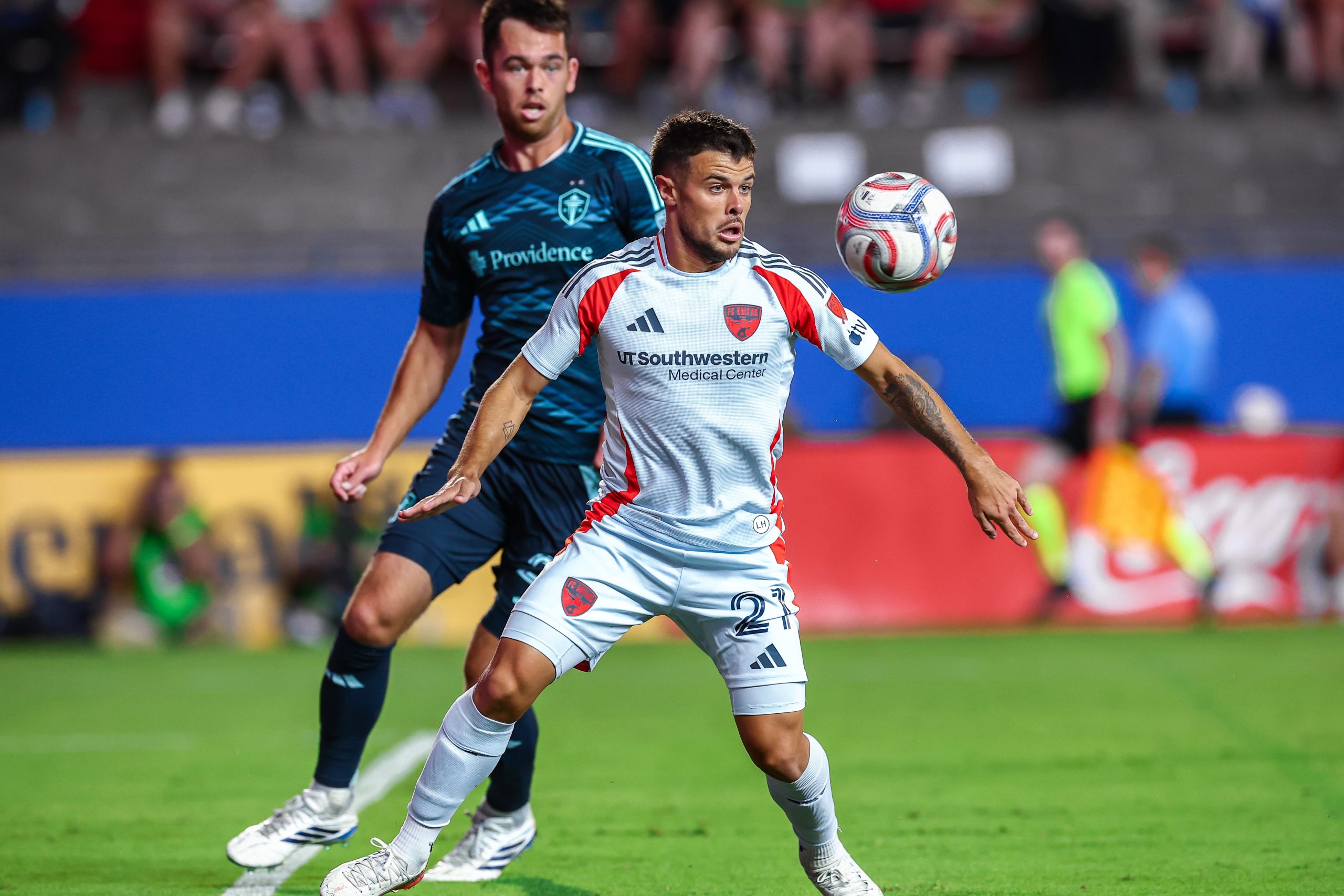 Joaquín Valiente (21) brings down the ball in the box. FC Dallas vs Seattle Sounders, October 14, 2026. (Matt Visinsky, 3rd Degree)