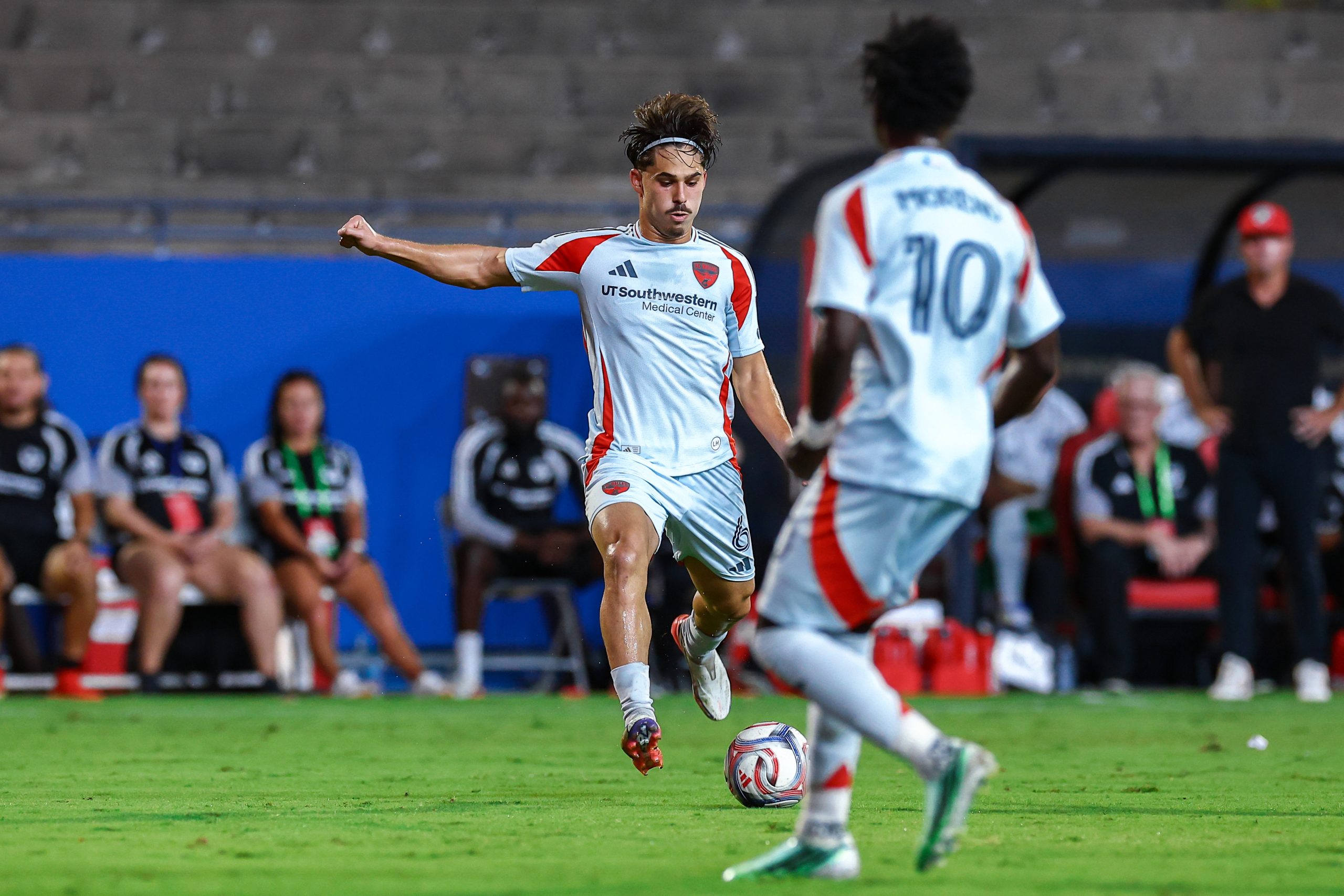 Ran Binyamin (6) passes to Santi Moreno (10). FC Dallas vs Seattle Sounders, October 14, 2026. (Matt Visinsky, 3rd Degree)