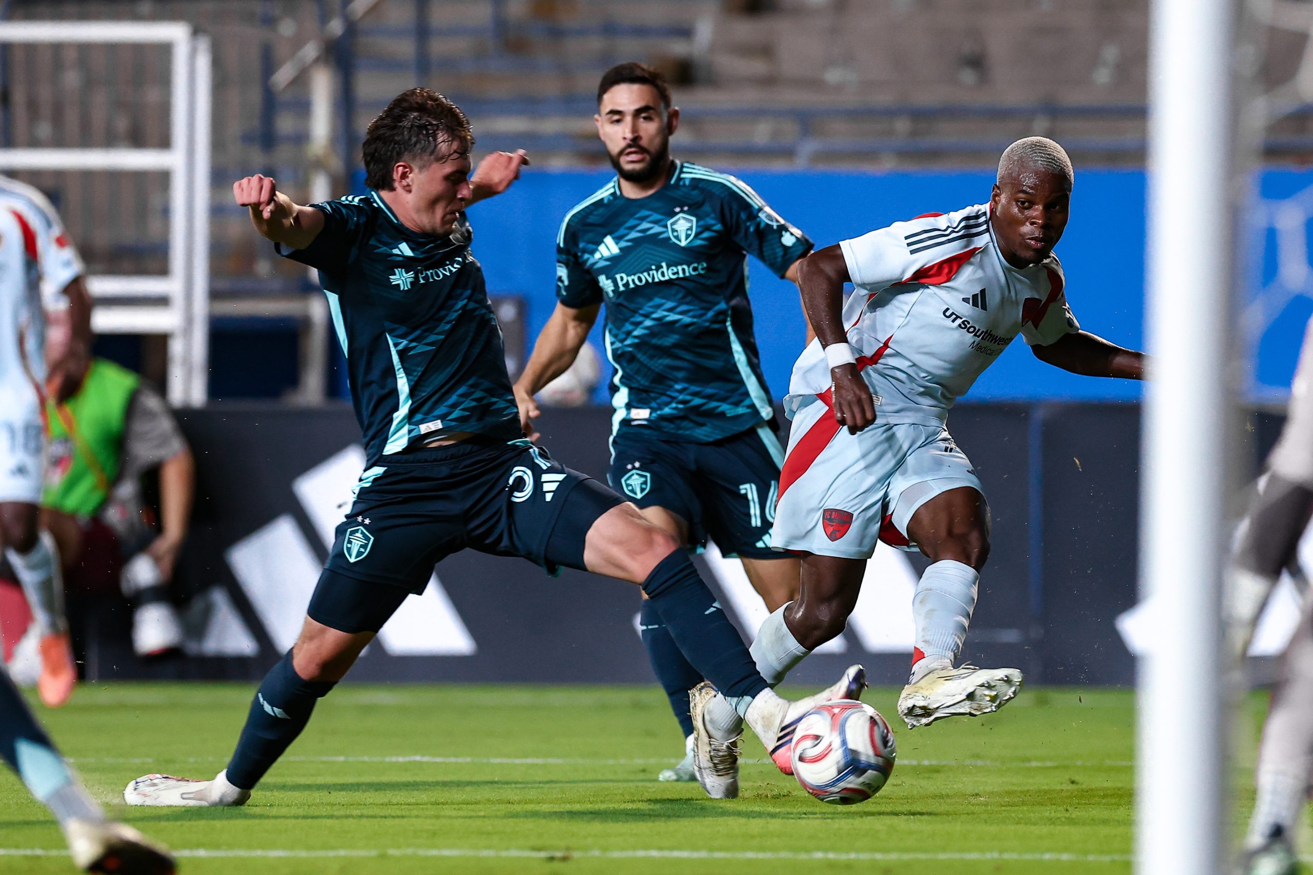Bernie Kamungo (77) plays a low cross into the box. FC Dallas vs Seattle Sounders, October 14, 2026. (Matt Visinsky, 3rd Degree)