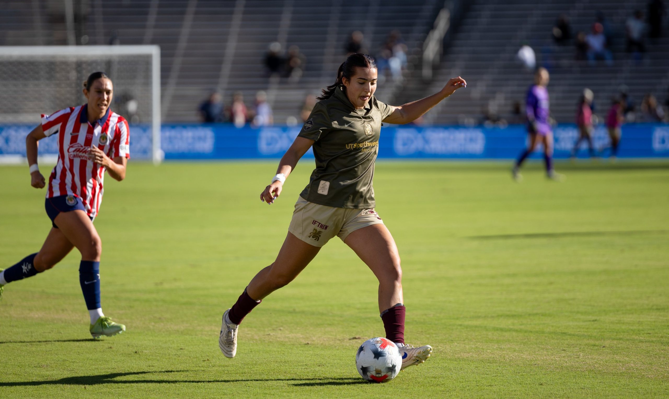 Lauren Flynn (5) cycles the ball back to her keeper. Dallas Trinity vs Chivas Femenil, 2026 State Fair Clásico, October 17. 2026. (Beth Spicer, 3rd Degree)