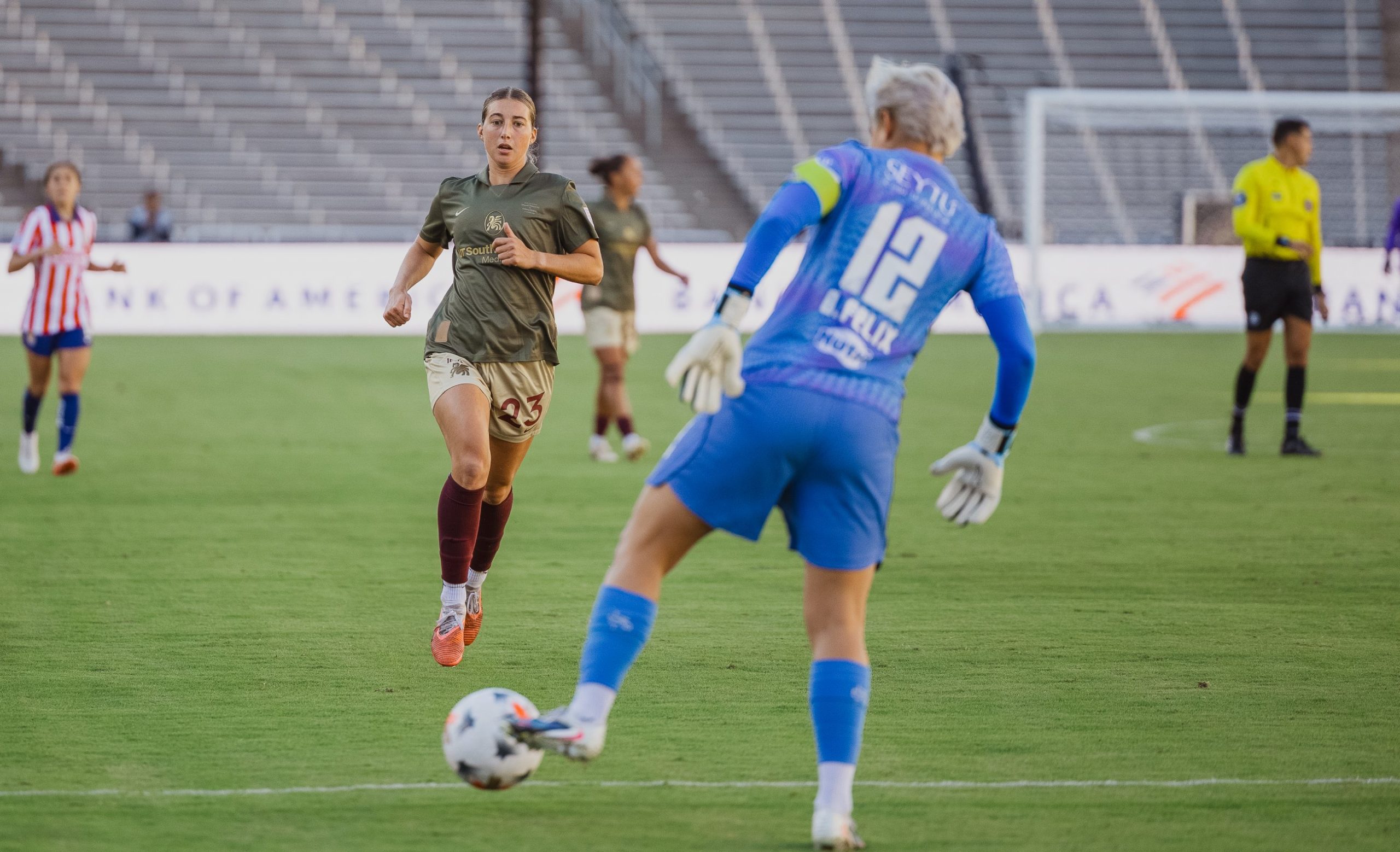 LJ Moore (23) closes in on the keeper. Dallas Trinity vs Chivas Femenil, 2026 State Fair Clásico, October 17. 2026. (Beth Spicer, 3rd Degree)
